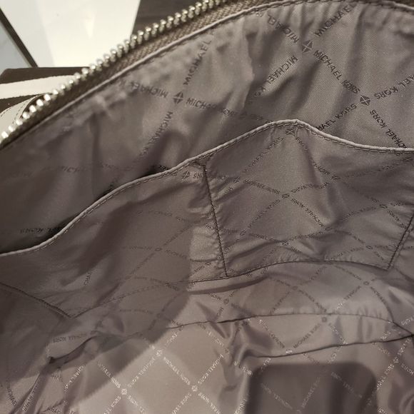 Michael Kors Charlotte Large Tote - Picture 7 of 7